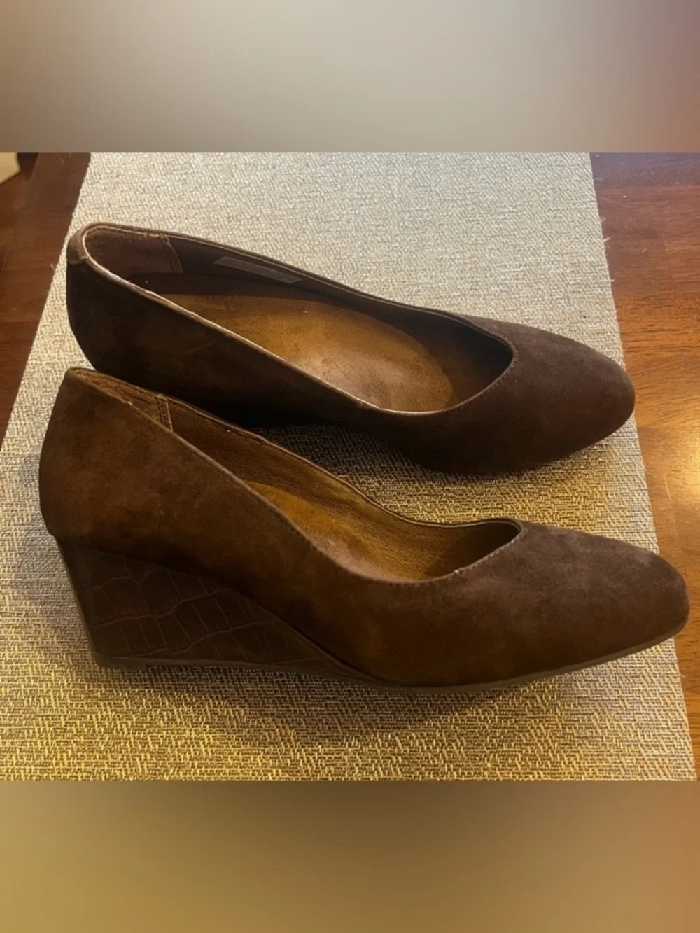 Vionic suede‎ wedge shoes